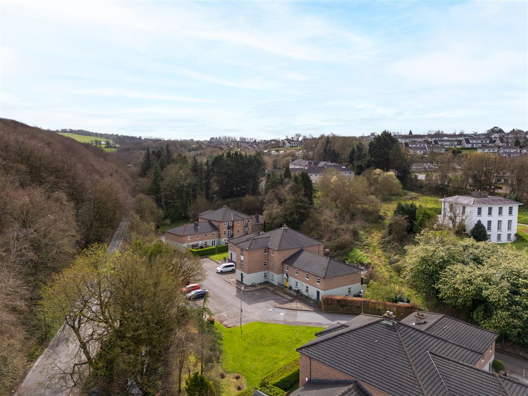 17 Woodville, Rochestown, Cork