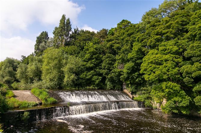 https://photos-a.propertyimages.ie/media/0/9/7/4999790/5e44f786-8863-4eff-8a24-e0f3f760eff0_l.jpg