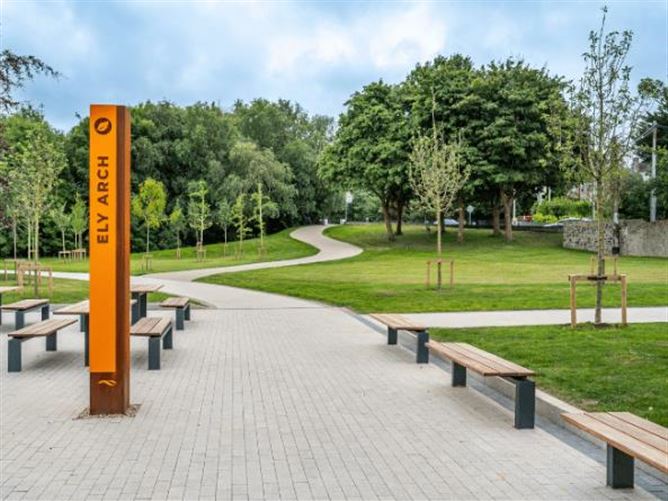 https://photos-a.propertyimages.ie/media/0/9/7/4999790/5e44f786-8863-4eff-8a24-e0f3f760eff0_l.jpg