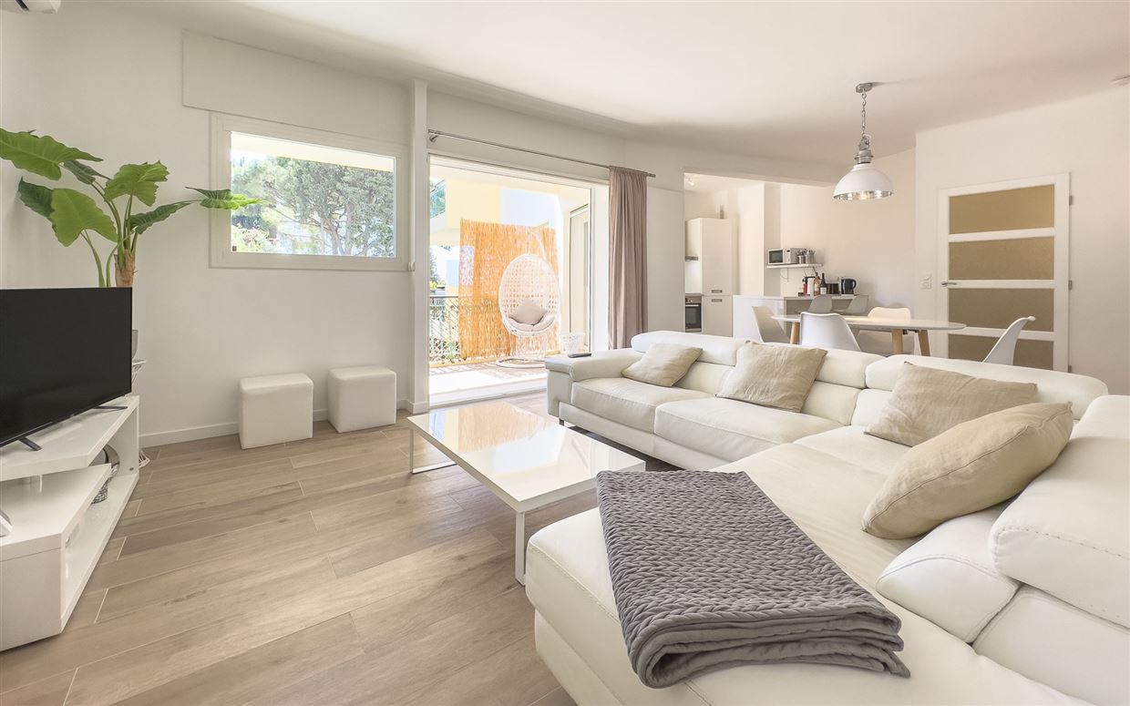 A Touch of Champagne,Cannes,Provence-Alps-French Riviera,France