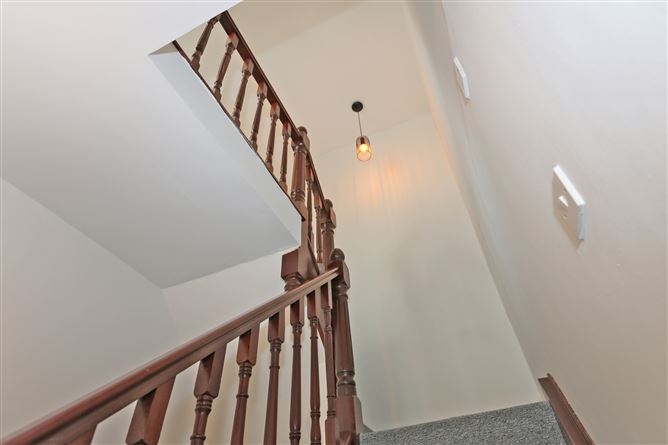13 Rosehill, O'Callaghan Strand, Limerick