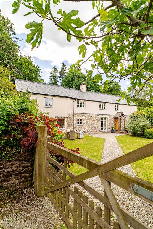Wineberry Cottage, Vacation Rental in Devon, England, Newton Saint Cyres, Devon
