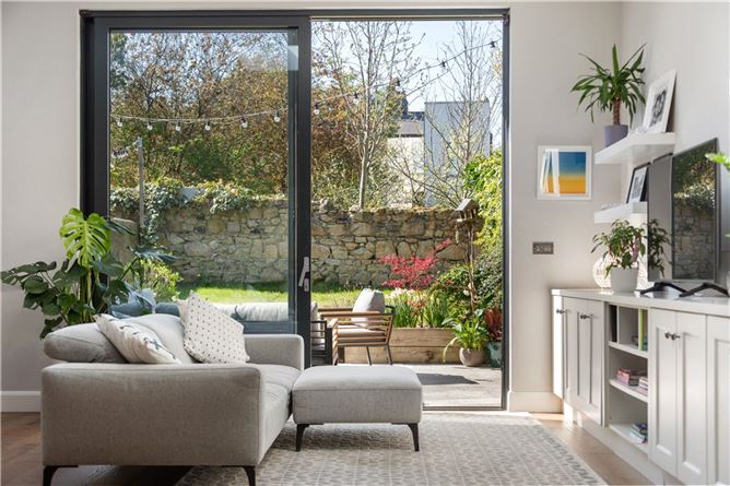 https://photos-a.propertyimages.ie/media/0/9/9/4923990/cdd8571a-37cb-4a4f-80ab-0778fcf2a271_l.jpg