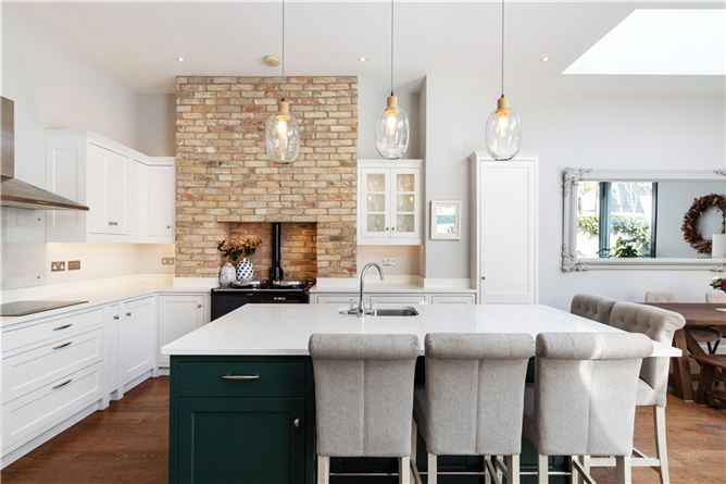 https://photos-a.propertyimages.ie/media/0/9/9/4923990/cdd8571a-37cb-4a4f-80ab-0778fcf2a271_l.jpg