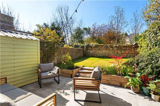 https://photos-a.propertyimages.ie/media/0/9/9/4923990/cdd8571a-37cb-4a4f-80ab-0778fcf2a271_l.jpg