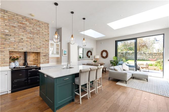 https://photos-a.propertyimages.ie/media/0/9/9/4923990/cdd8571a-37cb-4a4f-80ab-0778fcf2a271_l.jpg