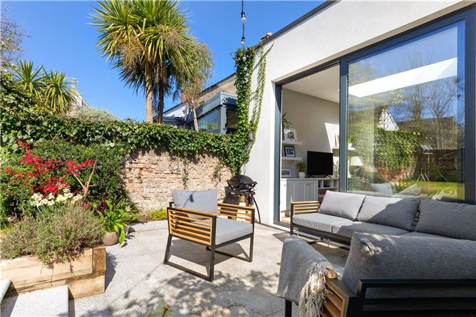 https://photos-a.propertyimages.ie/media/0/9/9/4923990/cdd8571a-37cb-4a4f-80ab-0778fcf2a271_l.jpg