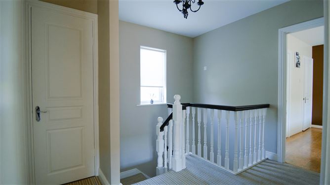 https://photos-a.propertyimages.ie/media/0/9/9/4950990/e8e3cf0d-0177-47e4-bfce-ecb1bed6f8a7_l.jpg