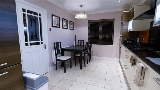 https://photos-a.propertyimages.ie/media/0/9/9/4950990/e8e3cf0d-0177-47e4-bfce-ecb1bed6f8a7_l.jpg