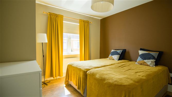 https://photos-a.propertyimages.ie/media/0/9/9/4950990/e8e3cf0d-0177-47e4-bfce-ecb1bed6f8a7_l.jpg