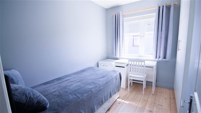 https://photos-a.propertyimages.ie/media/0/9/9/4950990/e8e3cf0d-0177-47e4-bfce-ecb1bed6f8a7_l.jpg