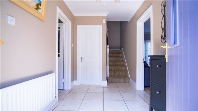 https://photos-a.propertyimages.ie/media/0/9/9/4950990/e8e3cf0d-0177-47e4-bfce-ecb1bed6f8a7_l.jpg
