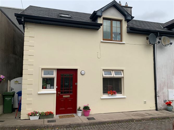 6 Riordan's Lane, Drurys Avenue, Midleton, Co. Cork Sherry FitzGerald