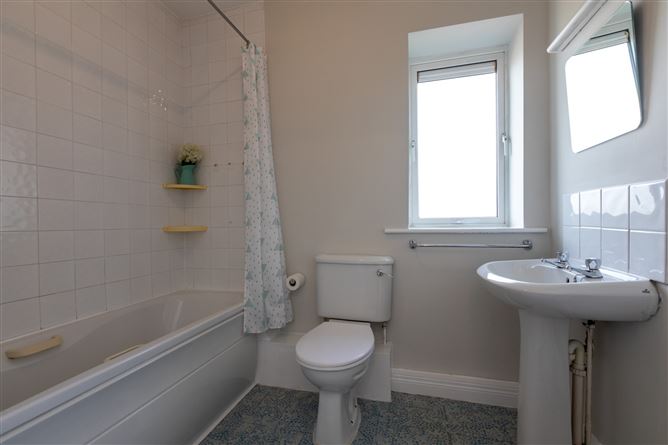71 The Paddocks, Hybreasal, Kilmainham, Dublin 8