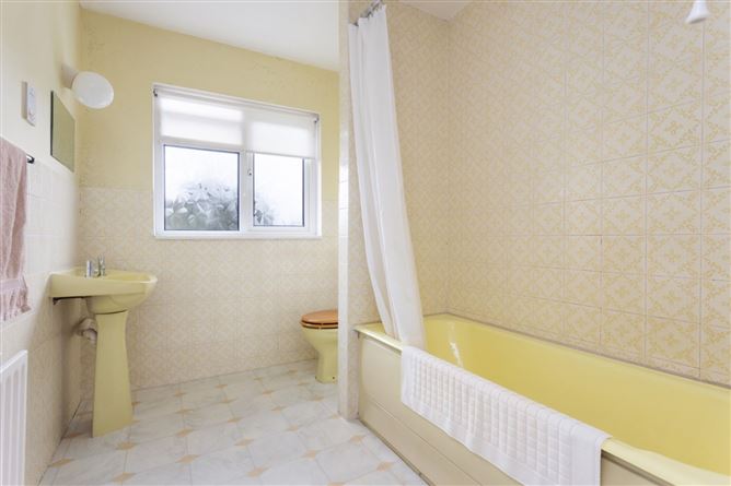 13 Marine Court, Sandycove, Co. Dublin