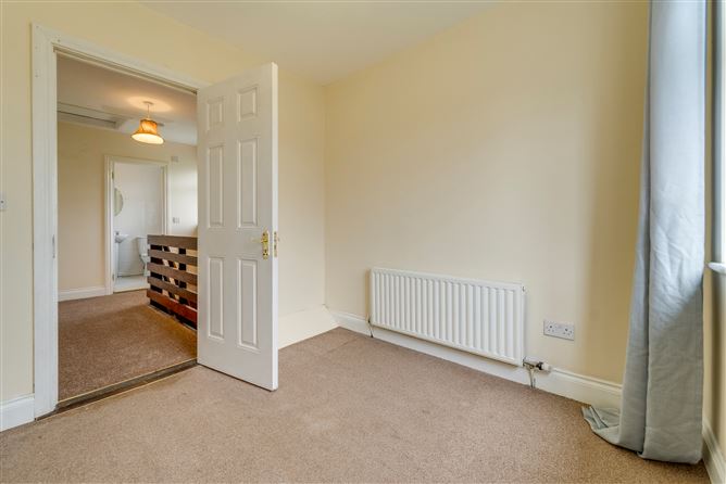 27 Woodlawn Park Grove, Firhouse, Dublin