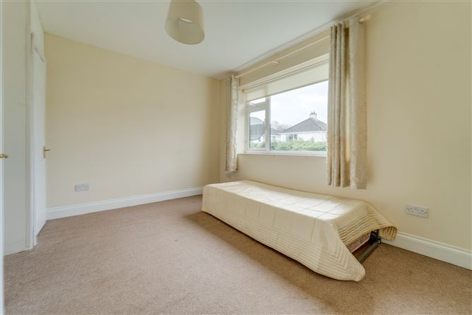 27 Woodlawn Park Grove, Firhouse, Dublin