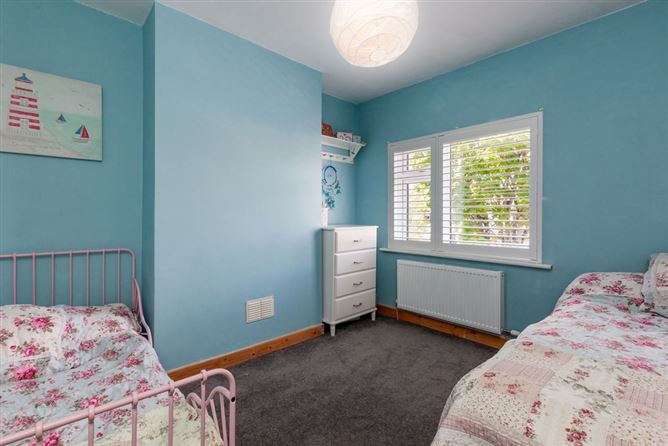 https://photos-a.propertyimages.ie/media/1/0/3/4927301/45e1d3b9-11ea-49f1-9b39-4e267c764a06_l.jpg