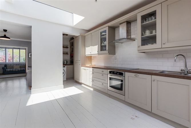 https://photos-a.propertyimages.ie/media/1/0/3/4927301/45e1d3b9-11ea-49f1-9b39-4e267c764a06_l.jpg