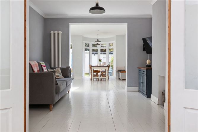 https://photos-a.propertyimages.ie/media/1/0/3/4927301/45e1d3b9-11ea-49f1-9b39-4e267c764a06_l.jpg