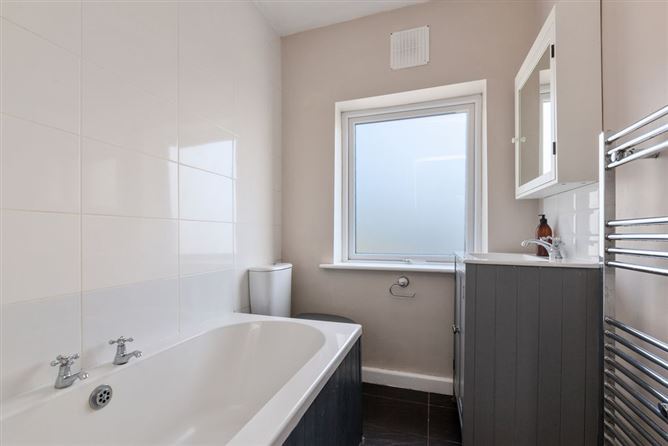 https://photos-a.propertyimages.ie/media/1/0/3/4927301/45e1d3b9-11ea-49f1-9b39-4e267c764a06_l.jpg