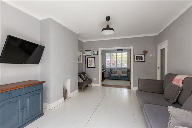https://photos-a.propertyimages.ie/media/1/0/3/4927301/45e1d3b9-11ea-49f1-9b39-4e267c764a06_l.jpg