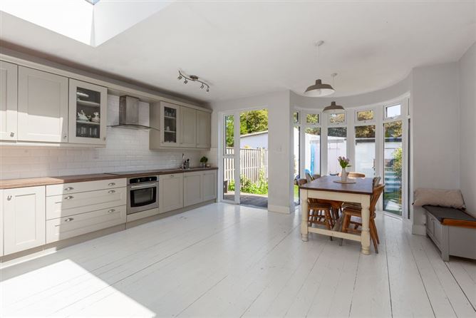 https://photos-a.propertyimages.ie/media/1/0/3/4927301/45e1d3b9-11ea-49f1-9b39-4e267c764a06_l.jpg