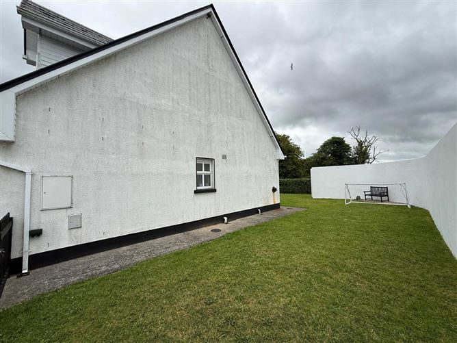 Photo 32 of 45 — 15 Friarshill Close, Ballaghaderreen, Co. Roscommon