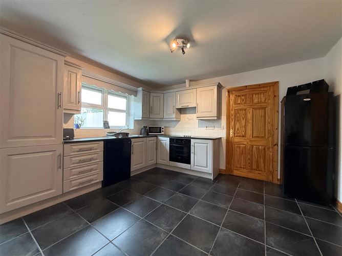 Photo 9 of 45 — 15 Friarshill Close, Ballaghaderreen, Co. Roscommon