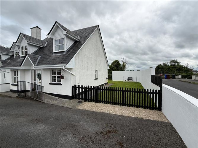 Photo 29 of 45 — 15 Friarshill Close, Ballaghaderreen, Co. Roscommon