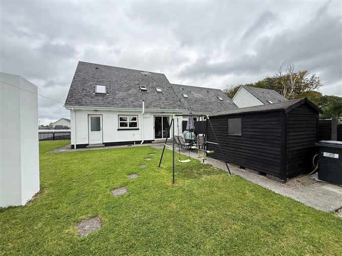 Photo 34 of 45 — 15 Friarshill Close, Ballaghaderreen, Co. Roscommon