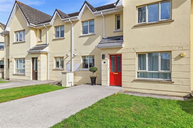 Photo 2 of 29 — 11 Sweetbriar, Thomas Street, Clonmel, Co. Tipperary