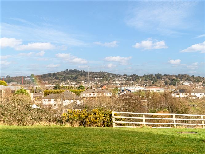 2 West Courtyard, Tullyvale, Cherrywood, Dublin 18