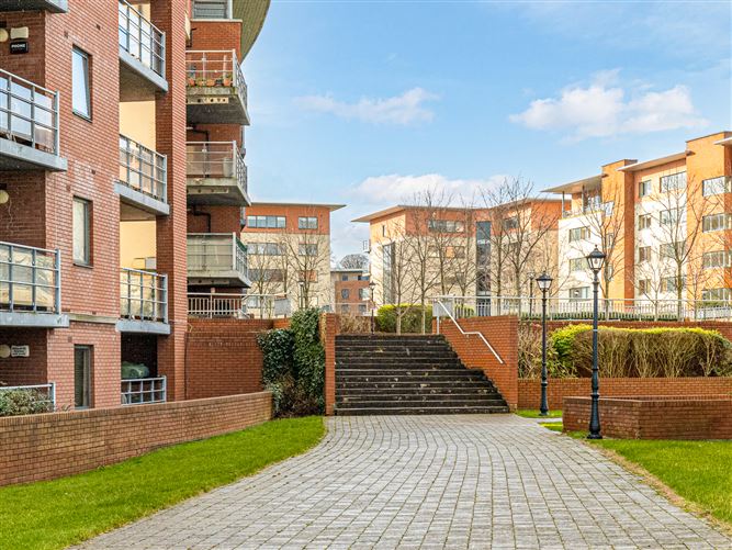 2 West Courtyard, Tullyvale, Cherrywood, Dublin 18