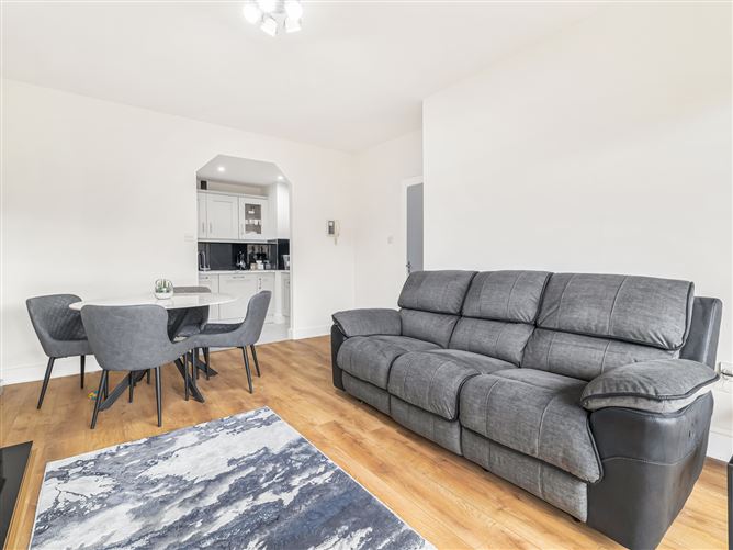 2 West Courtyard, Tullyvale, Cherrywood, Dublin 18