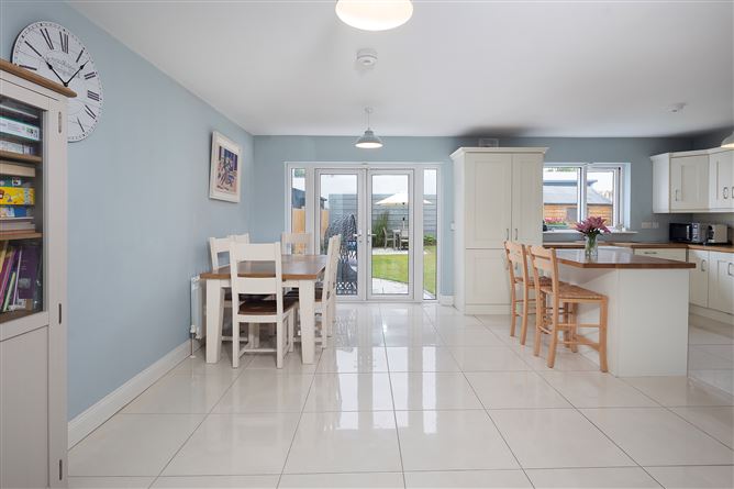 https://photos-a.propertyimages.ie/media/1/0/6/5008601/52d3cb04-3308-4d52-bace-a92f425947b6_l.jpg