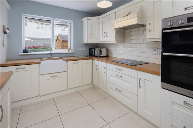 https://photos-a.propertyimages.ie/media/1/0/6/5008601/52d3cb04-3308-4d52-bace-a92f425947b6_l.jpg