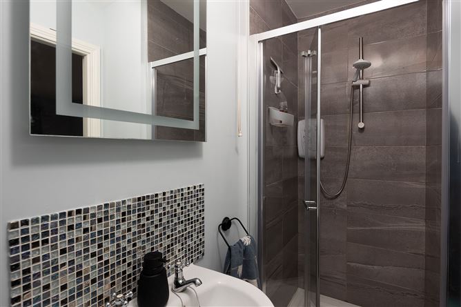 https://photos-a.propertyimages.ie/media/1/0/6/5008601/52d3cb04-3308-4d52-bace-a92f425947b6_l.jpg
