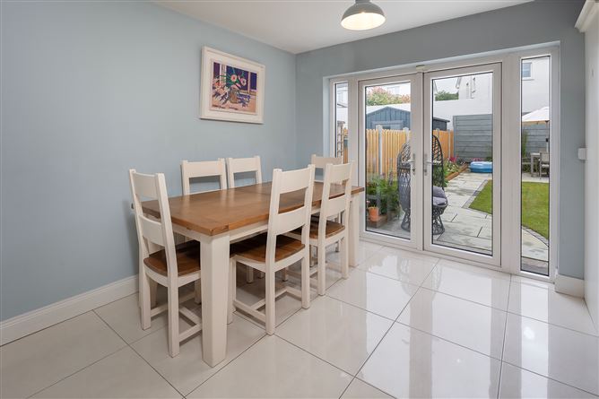 https://photos-a.propertyimages.ie/media/1/0/6/5008601/52d3cb04-3308-4d52-bace-a92f425947b6_l.jpg