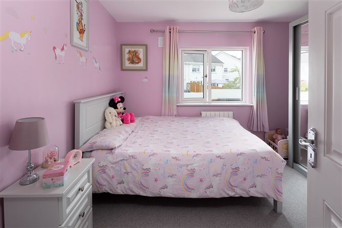 https://photos-a.propertyimages.ie/media/1/0/6/5008601/52d3cb04-3308-4d52-bace-a92f425947b6_l.jpg