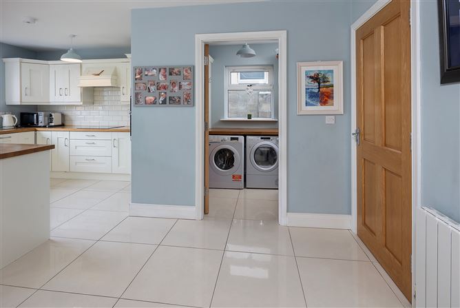 https://photos-a.propertyimages.ie/media/1/0/6/5008601/52d3cb04-3308-4d52-bace-a92f425947b6_l.jpg