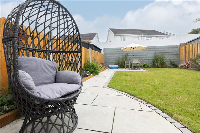 https://photos-a.propertyimages.ie/media/1/0/6/5008601/52d3cb04-3308-4d52-bace-a92f425947b6_l.jpg