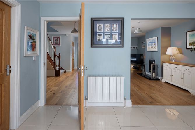 https://photos-a.propertyimages.ie/media/1/0/6/5008601/52d3cb04-3308-4d52-bace-a92f425947b6_l.jpg