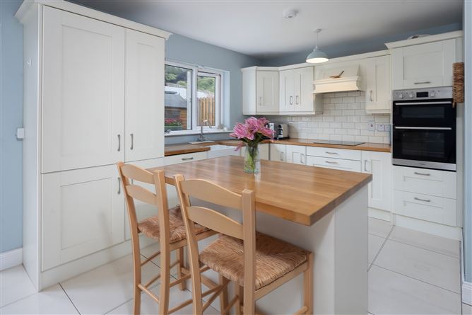 https://photos-a.propertyimages.ie/media/1/0/6/5008601/52d3cb04-3308-4d52-bace-a92f425947b6_l.jpg