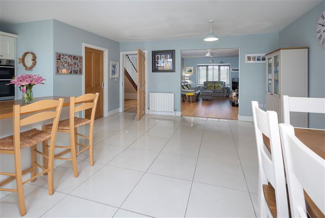 https://photos-a.propertyimages.ie/media/1/0/6/5008601/52d3cb04-3308-4d52-bace-a92f425947b6_l.jpg