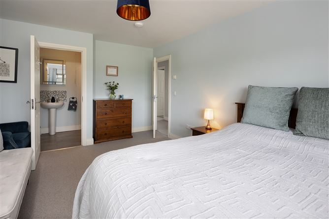 https://photos-a.propertyimages.ie/media/1/0/6/5008601/52d3cb04-3308-4d52-bace-a92f425947b6_l.jpg