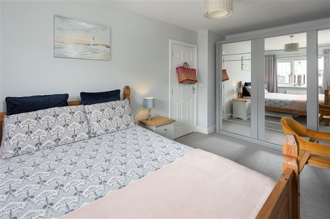 https://photos-a.propertyimages.ie/media/1/0/6/5008601/52d3cb04-3308-4d52-bace-a92f425947b6_l.jpg