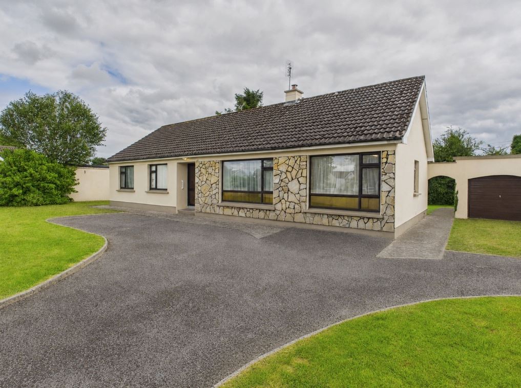 8 Oakmill Drive, Derrymullan, Ballinasloe, Co. Galway