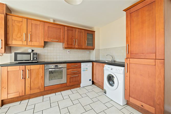 https://photos-a.propertyimages.ie/media/1/0/7/4953701/0bc051b3-ebfb-4e93-baaa-aac9f18d28c8_l.jpg