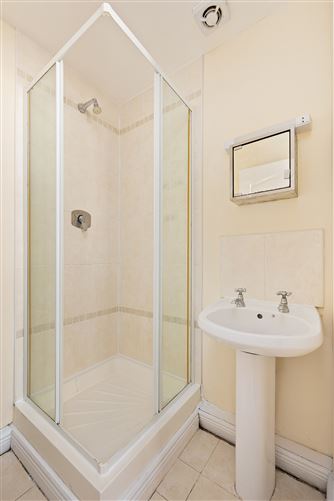 https://photos-a.propertyimages.ie/media/1/0/7/4953701/0bc051b3-ebfb-4e93-baaa-aac9f18d28c8_l.jpg